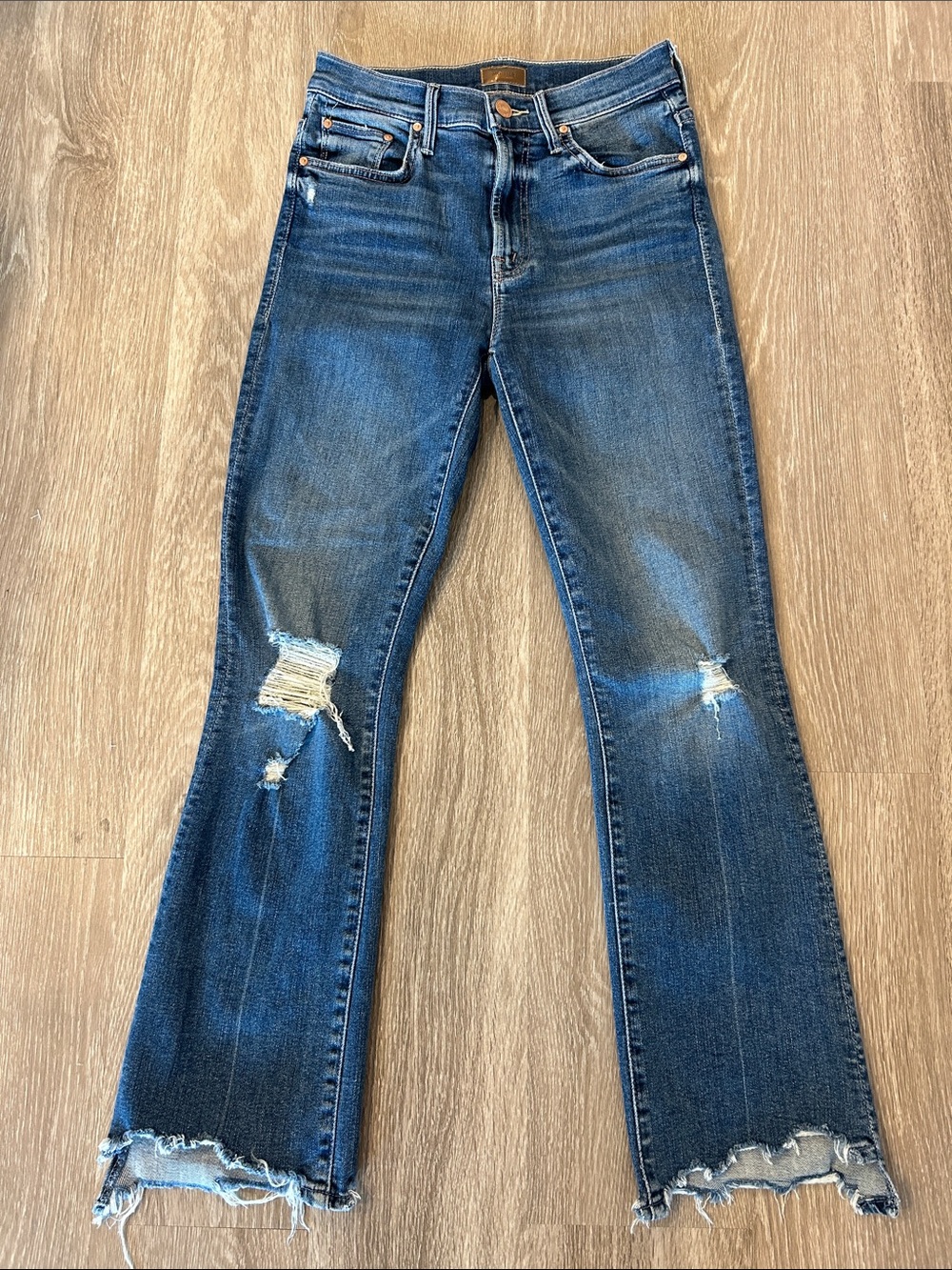 MOTHER - Distressed The Insider Crop Step Chew Jeans